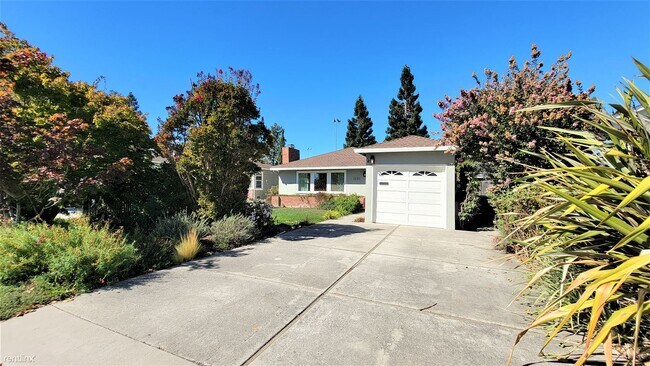 Building Photo - 3 br, 2 bath House - 1230 Roosevelt Avenue