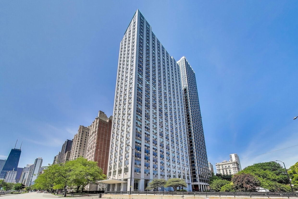 Primary Photo - 1550 N Lake Shore Dr