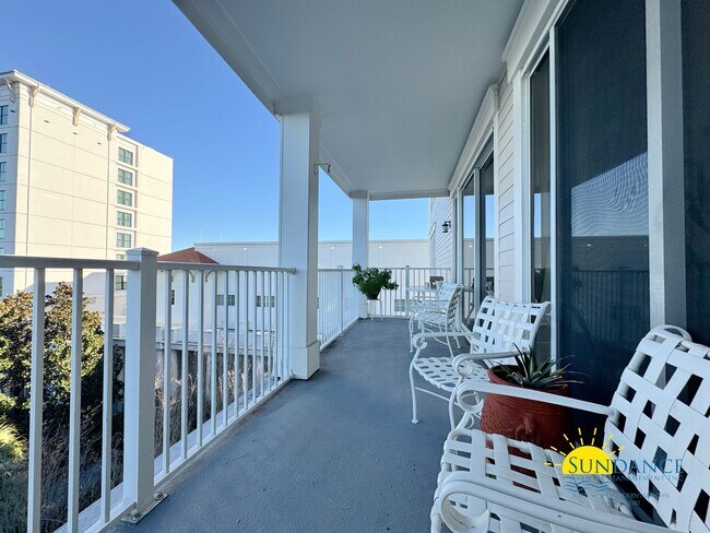 Building Photo - Must See 5th Floor Grand SanDestin Condo