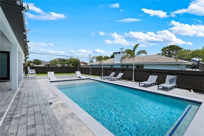 Building Photo - 2419 Country Club Blvd