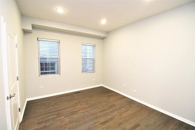 Foto del edificio - 712 N Willard Ct