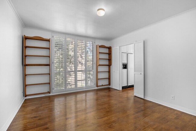 Foto del edificio - 2301 S Beverly Glen Blvd