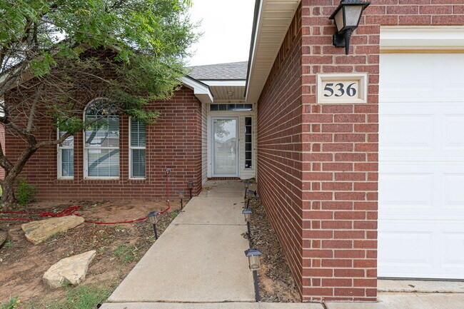 Foto del edificio - Charming North Lubbock Home with Spacious ...
