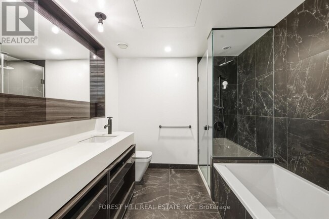 Building Photo - 505 Richmond St W