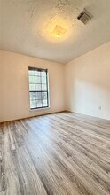Building Photo - 18 Dellforest Ct