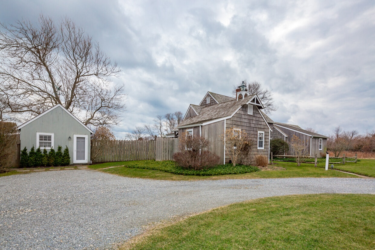 Primary Photo - 163 Bridge Ln