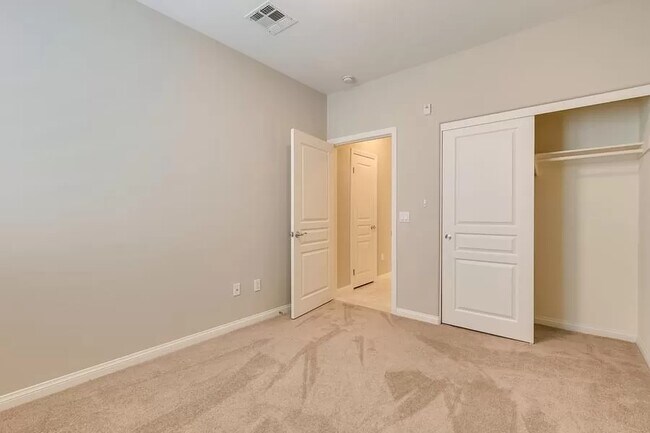 Foto del edificio - 3857 Pell Pl