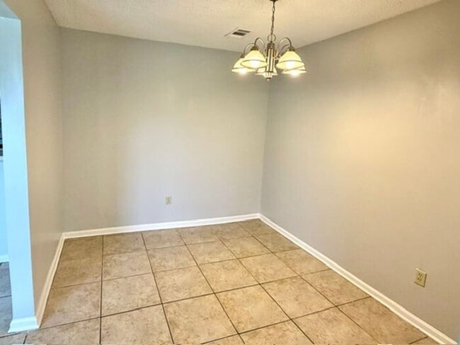 Building Photo - Now Leasing A 5 Bedroom 2 Bath Home In Memphis. Availalbe Now