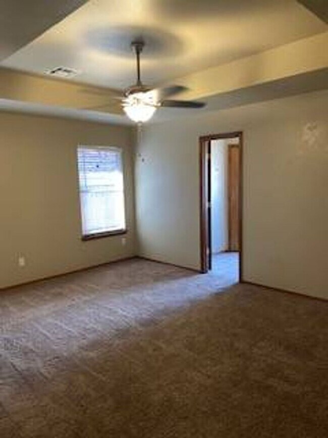 Building Photo - Edmond Home for lease