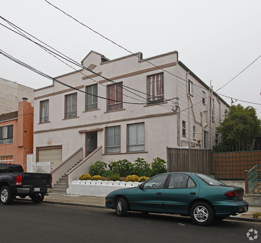 Building Photo - 243 Miriam St