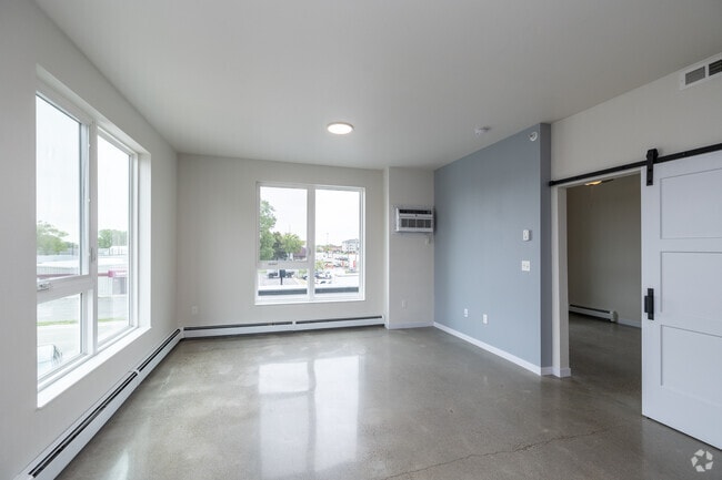 1BR, 1BA - 651SF - Living Room - Vanne