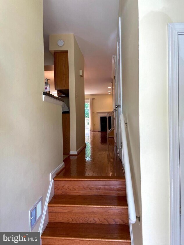 2123 Hutchison Grove Ct, Falls Church, VA 22043 Townhome Rentals in