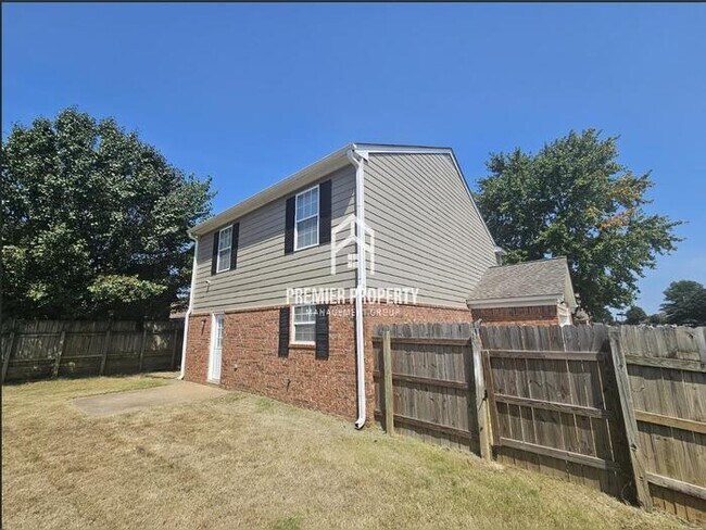 Foto del edificio - 7767 Windy Willow Cove
