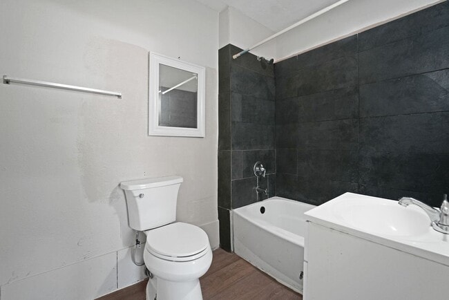 Building Photo - 214 E 1st St