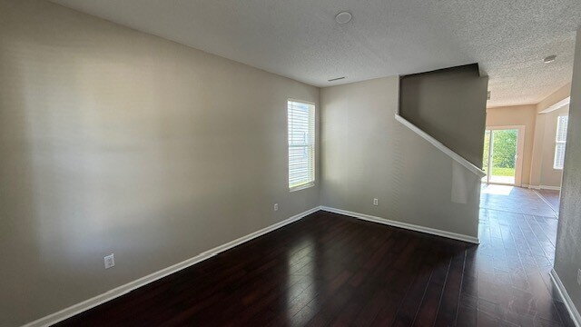 Foto del edificio - EAST SIDE 4 BEDROOM NEWER HOME AVAILABLE NOW!