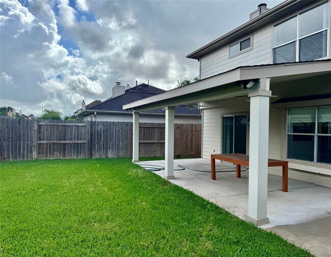 Foto del edificio - 8930 Aspen Pl Dr