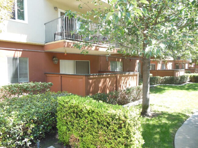 Foto del edificio - 400 N Acacia Ave