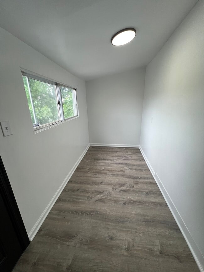 Foto del edificio - 305 E 20th St