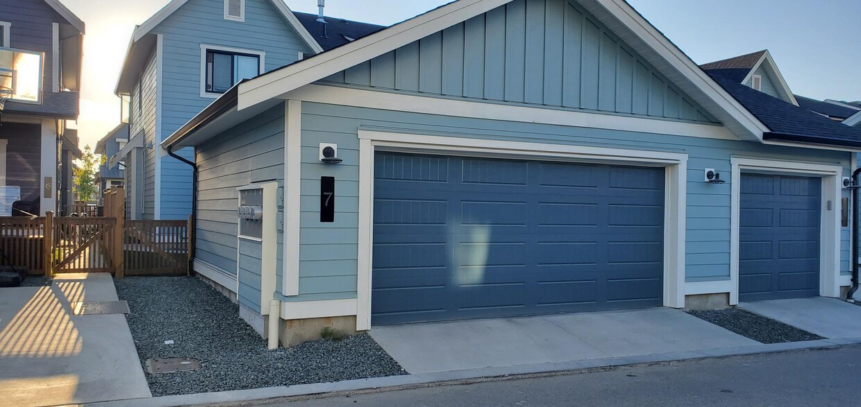 Primary Photo - 46211 Promontory Rd