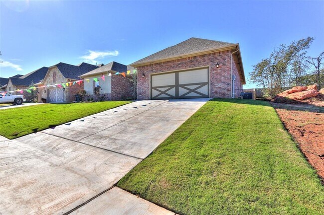 Building Photo - 2833 Tranquilo Ln