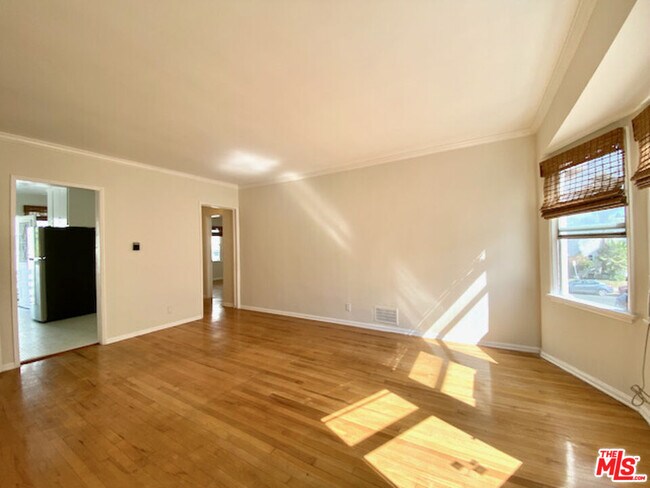 Building Photo - 731 1/2 N Edinburgh Ave