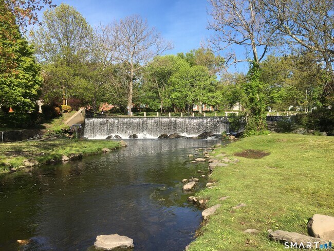 Foto del edificio - 657 Naugatuck Ave