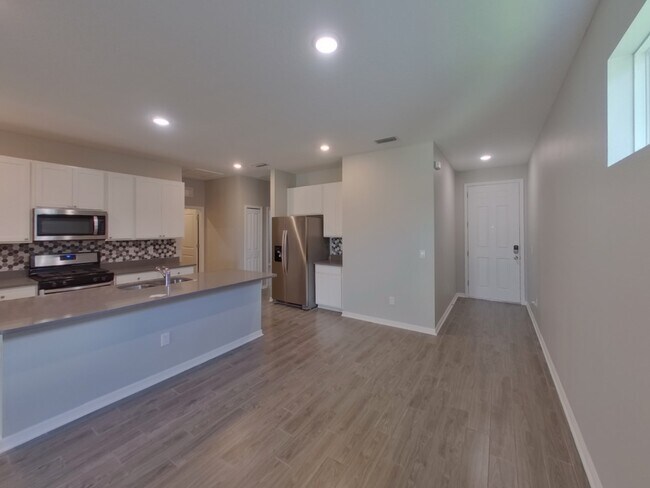 Building Photo - 5526 Los Robles Ct
