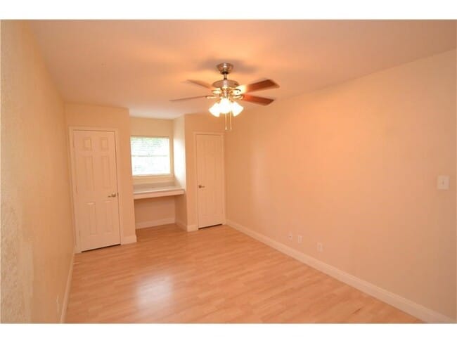 Building Photo - UT PRE-LEASE: 2 bd/ 1 ba North campus/Hyde...