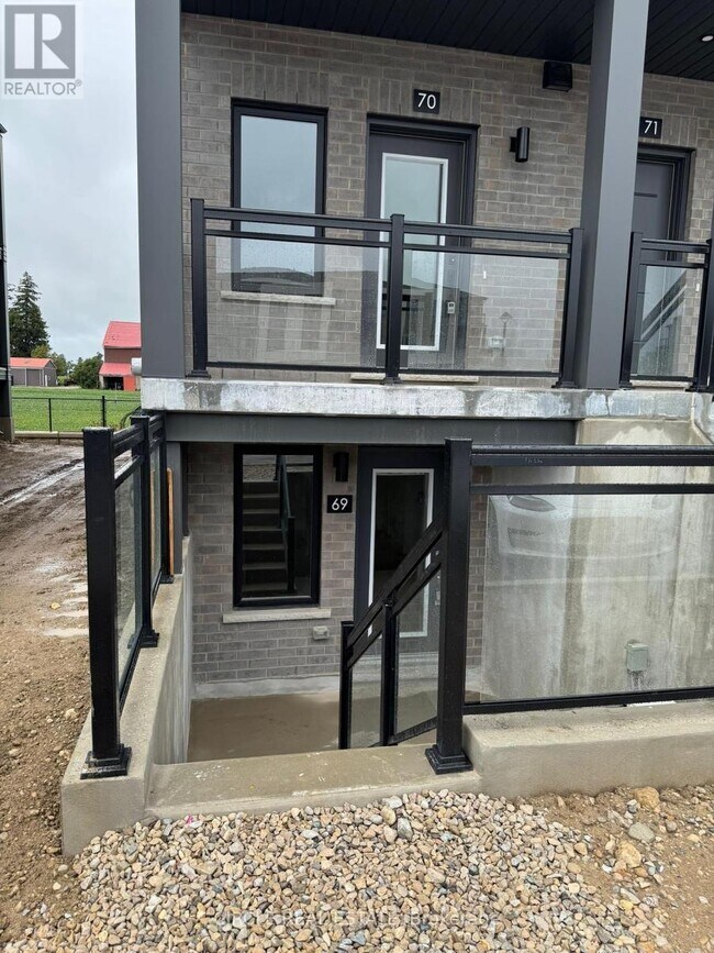 Photo du bâtiment - 940-940 St David St N