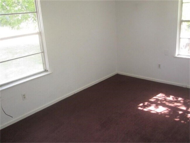 Building Photo - 5422 Thrush Dr