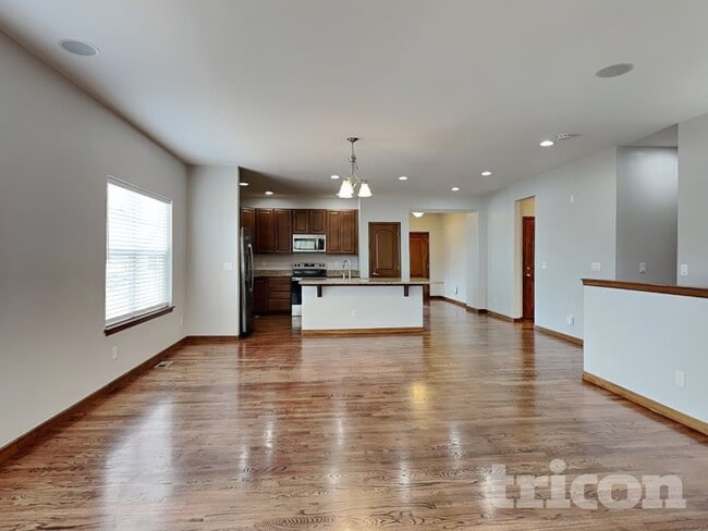 Building Photo - 6313 N Genoa Way