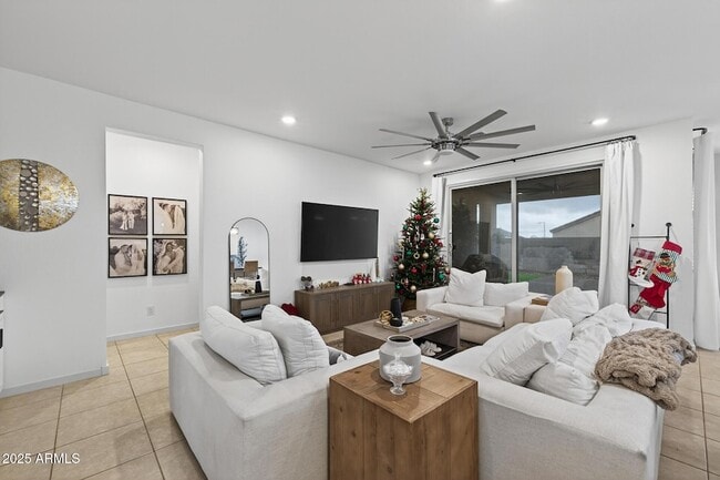 Foto del edificio - 36810 N Camarillo Dr