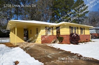 Building Photo - 1208 Lynn Acres Dr
