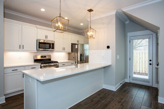 Building Photo - Spacious 3 Bedroom Home in Cahaba Heights!