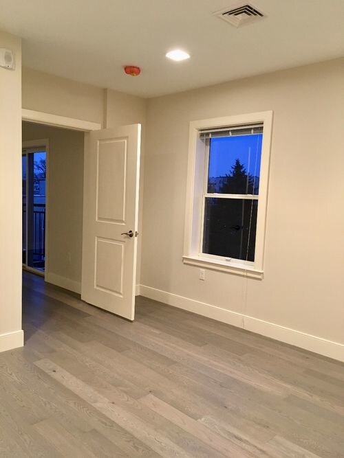 Foto del edificio - 320 Maverick St