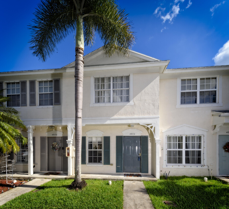 Foto principal - 4972 SW 31st Terrace