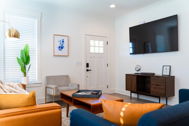 Building Photo - 1017 E 14th St