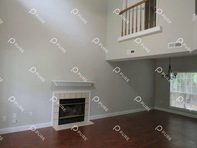 Building Photo - 202 Marlboro Way