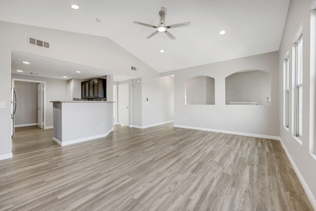 Foto del edificio - Upgraded Townhouse in Summerlin