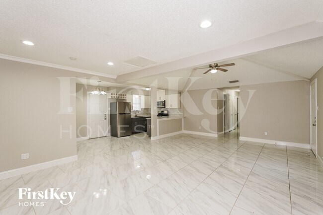 Foto del edificio - 303 West Ct
