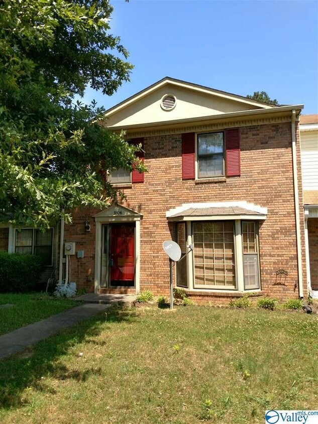 1804 E Brownstone Ct SW, Decatur, AL 35603 Townhome Rentals in Decatur AL