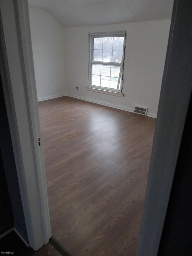 Building Photo - 3 br, 1 bath House - 15718 Whitcomb St