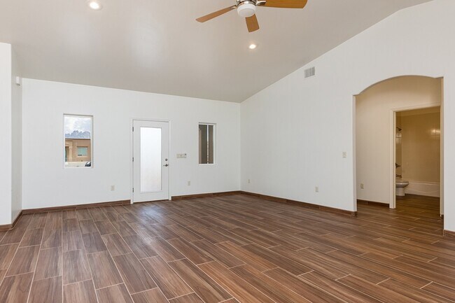 Building Photo - 4507 Mesa Central Dr