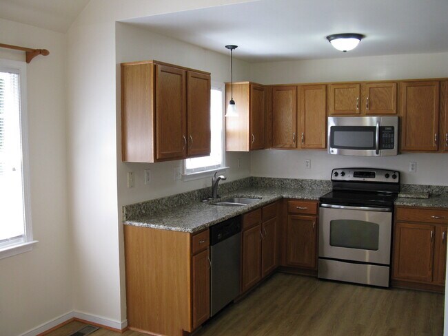 Foto del edificio - 7809 Silktree Pl