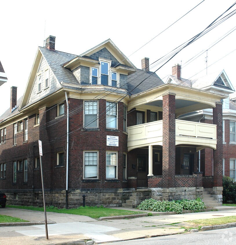 Primary Photo - 213-215 W 8th St