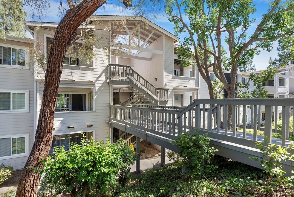 Crestwood Apartment Homes