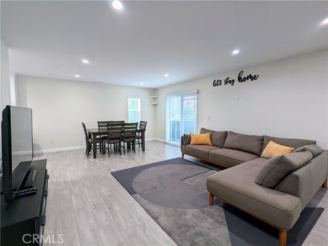 Foto del edificio - 9559 Firestone Blvd