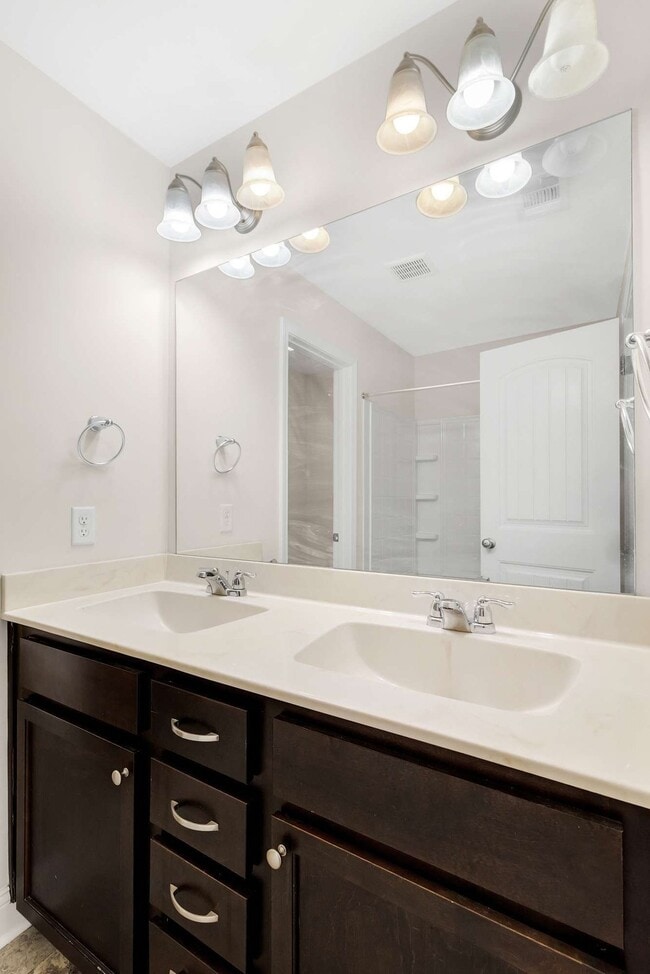 Foto del edificio - 511 Ferguson Ln