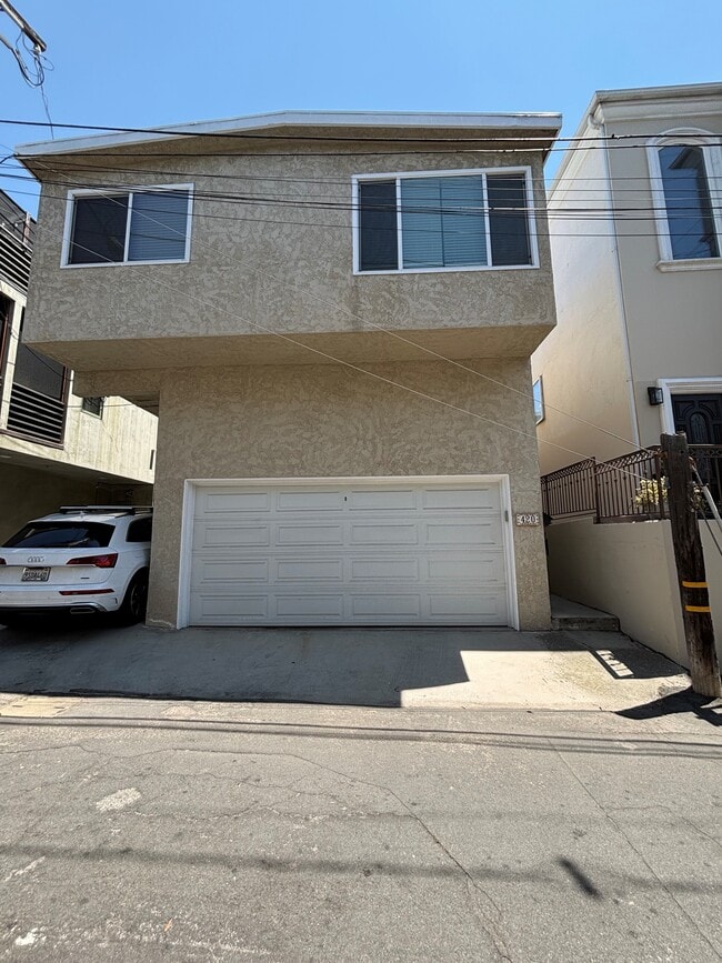 Building Photo - 420 Marine Pl