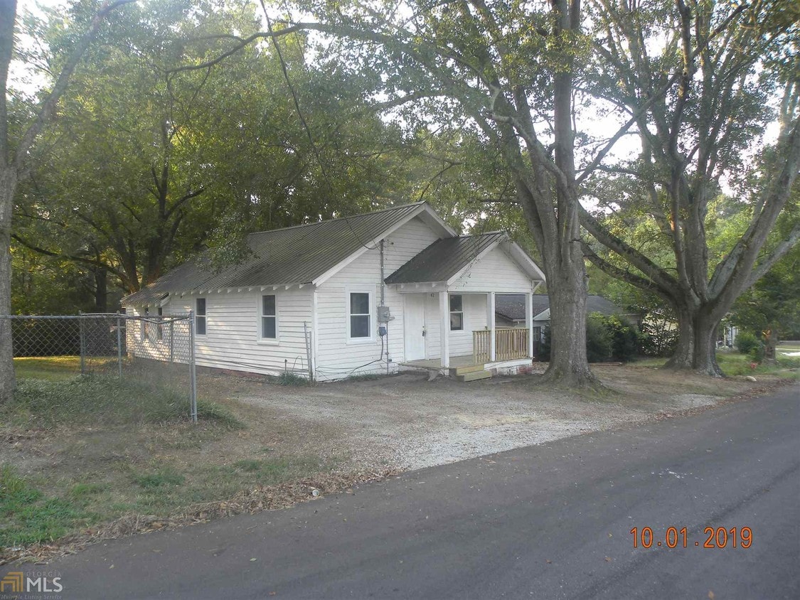 42 Luckie St, Lavonia, GA 30553 House Rental in Lavonia, GA